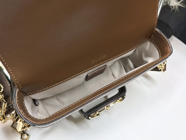 激安グッチバッグコピー着用イメージ